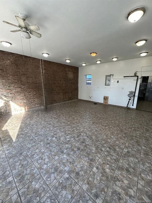 133 17th St, Brooklyn, NY, 11215-8074 | Card Image
