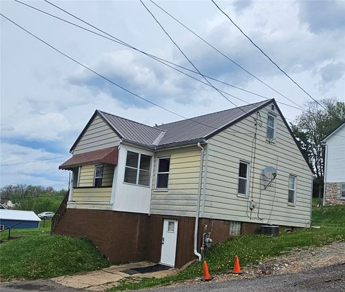 23 Cross St, Burgettstown, PA, 15021-1002 | Card Image