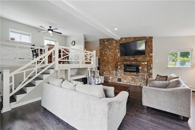 1182 W Laurel Cir, House other with 3 bedrooms, 2 bathrooms and null parking in Mt. Pleasant Twp - Wml PA | Image 7