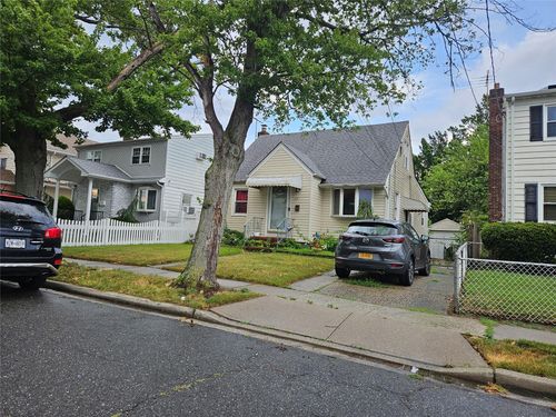 23 Franklin St, Elmont, NY, 11003-1806 | Card Image