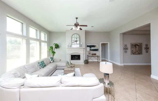 27907 Brandy Creek Ln, House other with 4 bedrooms, 3 bathrooms and 2 parking in Fulshear TX | Image 5