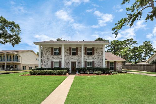 8127 Devonwood Ln, Houston, TX, 77070-3606 | Card Image