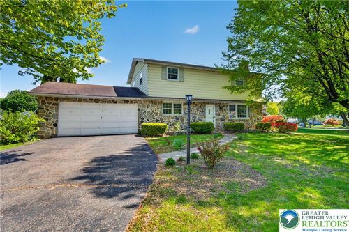 1590 Winthrop Ave, Bethlehem, PA, 18017-2241 | Card Image