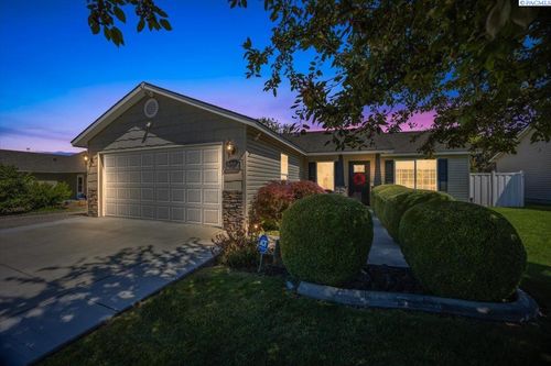 8021 Canyon Dr, Pasco, WA, 99301-6788 | Card Image