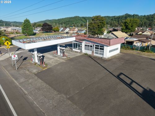 2118 Winchester Ave, Winchester Bay, OR, 97467-1153 | Card Image