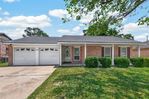 313 Stratmore Dr, Friendswood, TX, 77546-3636 | Card Image