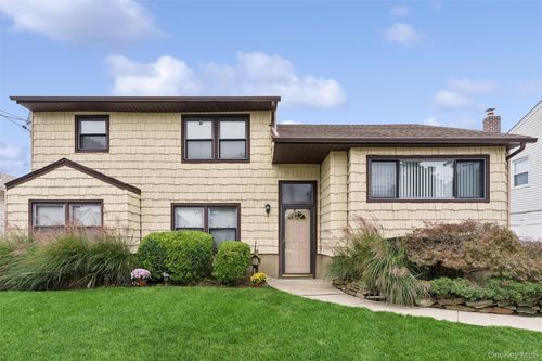3612 Ladonia St, Seaford, NY, 11783-3023 | Card Image