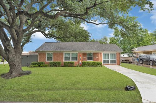 501 Jerry St, Houston, TX, 77022-3946 | Card Image