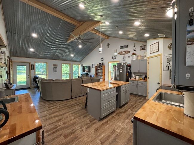 450 Vz County Road 4814, House other with 3 bedrooms, 2 bathrooms and null parking in Ben Wheeler TX | Image 20