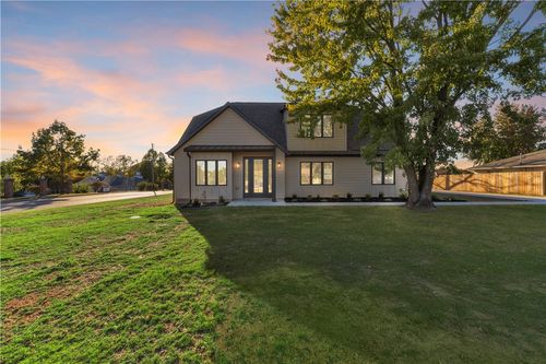 502 Concord St, Lowell, AR, 72745-9697 | Card Image