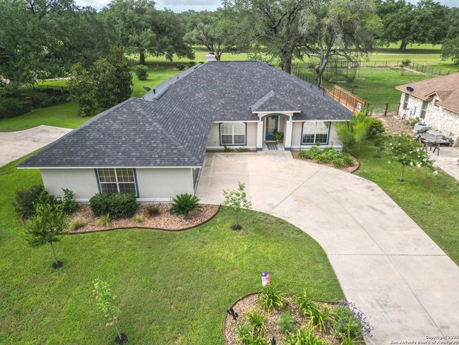 510 Jack Nickolaus Dr, House other with 3 bedrooms, 3 bathrooms and null parking in Devine TX | Image 37