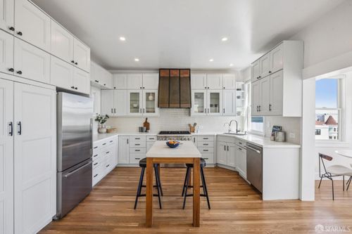 409 Fair Oaks St, San Francisco, CA, 94110-3618 | Card Image