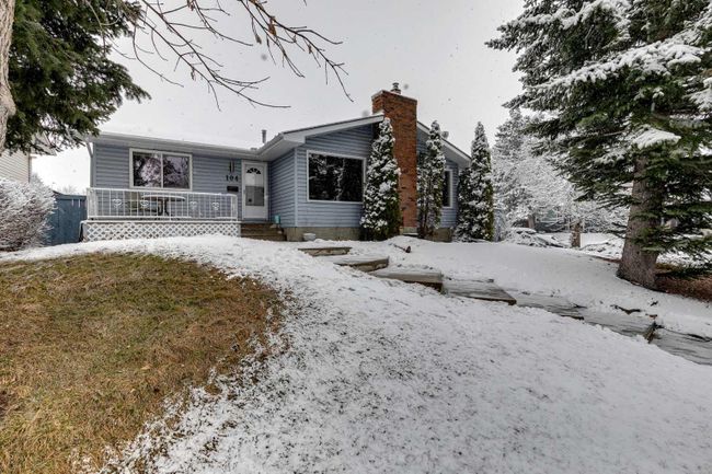 104 Pinewind Close Ne, Home with 4 bedrooms, 3 bathrooms and 4 parking in Calgary AB | Image 2