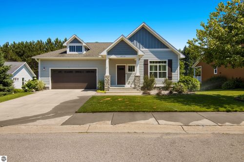 10713 Shrewbury Rd, Traverse City, MI, 49684-6237 | Card Image