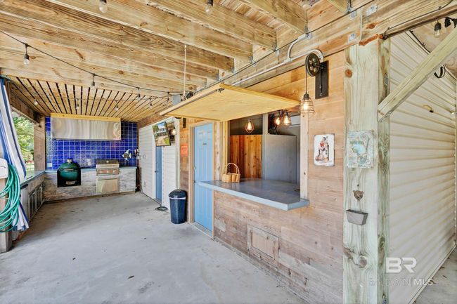 Outdoor Kitchen and Bar | Image 9