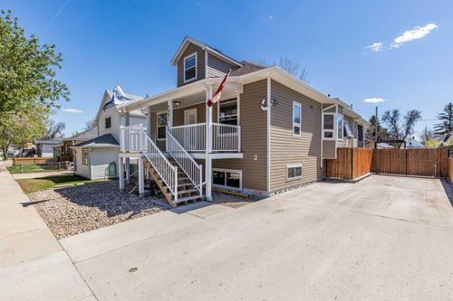 1061 Ross St Se, Medicine Hat, AB, T1A0Y2 | Card Image