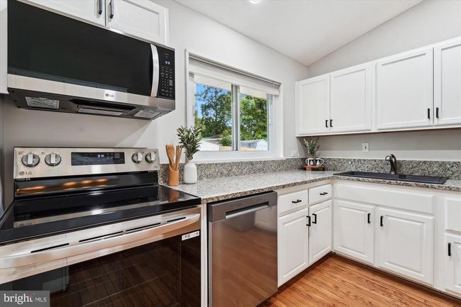 10831 Woodland Dr, House other with 3 bedrooms, 2 bathrooms and null parking in FAIRFAX VA | Image 10