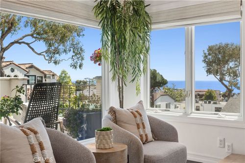 423 Poppy Ave, Corona del Mar, CA, 92625-2509 | Card Image