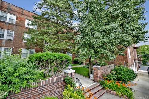 2k-1 Ash Pl, Great Neck, NY, 11021-3208 | Card Image