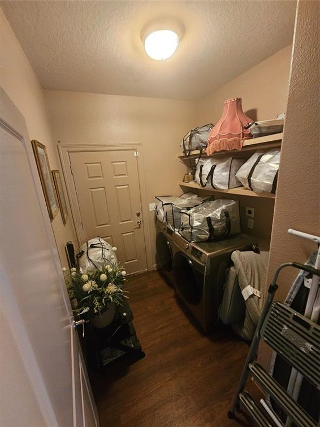 Spacious laundry room | Image 7