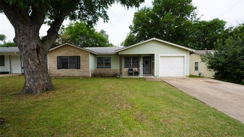4120 Wilhelm St, Fort Worth, TX, 76119-3744 | Card Image