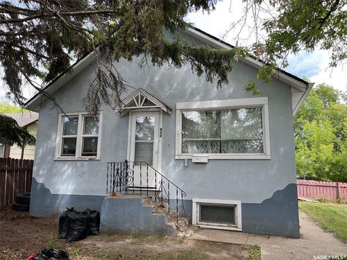 630 5th Ave E, House with 3 bedrooms, 2 bathrooms and 2 parking in Prince Albert SK | Card Image