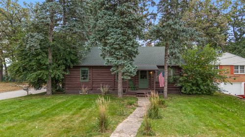 626 18th St W, Clear Lake, IA, 50428-1212 | Card Image