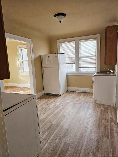 19942 Saint Aubin St, Detroit, MI, 48234-1252 | Card Image