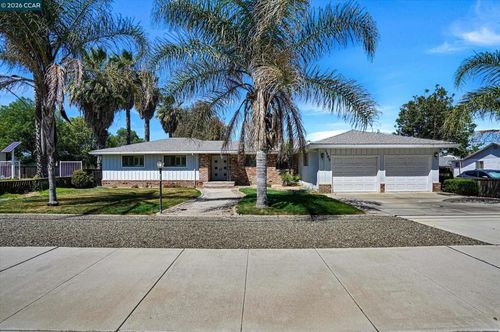 2585 S Macarthur Dr, Tracy, CA, 95376-8187 | Card Image