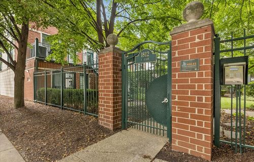 13-1812 S Clark St, Chicago, IL, 60616-1667 | Card Image