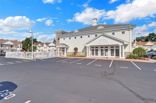 103 Narragansett Villas Dr, Lindenhurst, NY, 11757-5400 | Card Image