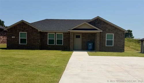 686 W 6th St, Atoka, OK, 74525-2609 | Card Image