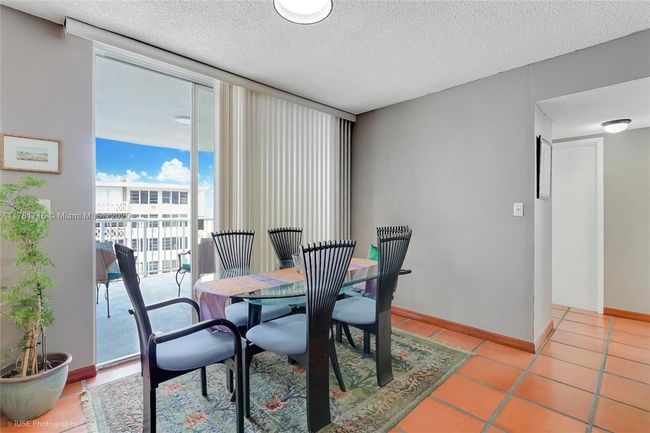 APT-1407C - 1420 Brickell Bay Dr, Condo with 2 bedrooms, 2 bathrooms and null parking in Miami FL | Image 11