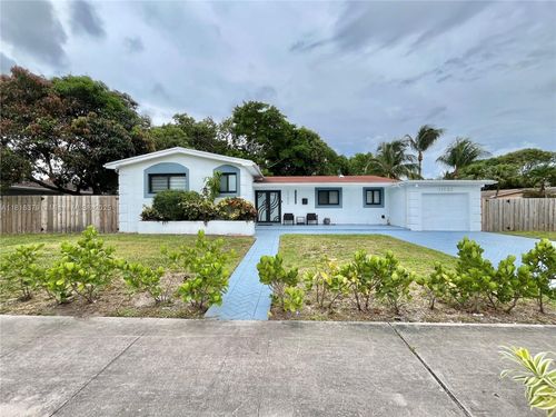 17630 Ne 4th Ave, North Miami Beach, FL, 33162-1700 | Card Image