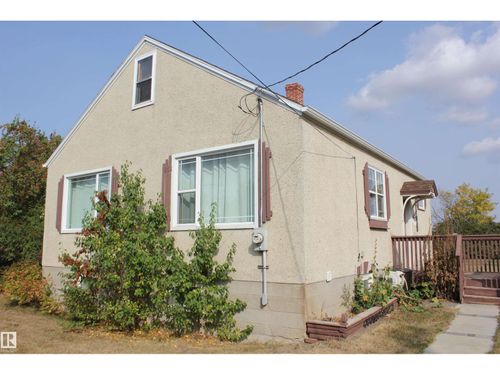 29 2nd St E, Derwent, AB, T0B0E8 | Card Image