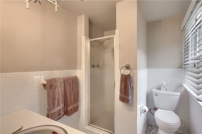 full bathroom off bedroom | Image 27