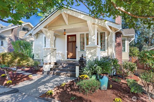 3906 Burke Ave N, Seattle, WA, 98103-8343 | Card Image