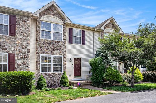 972 Dogwood Ln, COLLEGEVILLE, PA, 19426-4125 | Card Image