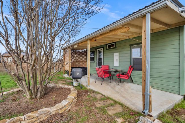 1005 Elm St, House other with 3 bedrooms, 2 bathrooms and null parking in Llano TX | Image 5