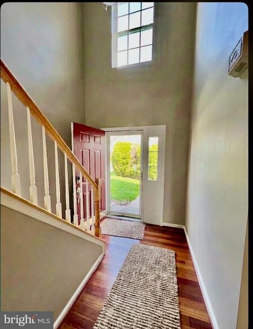 1042 Colin Dr, ROYERSFORD, PA, 19468-3137 | Card Image