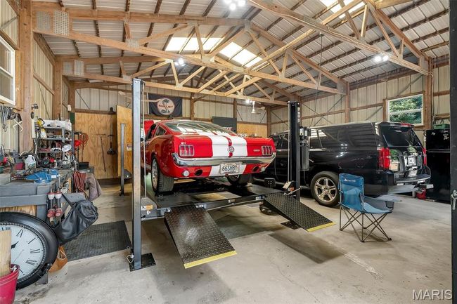 Garage with metal wall | Image 27