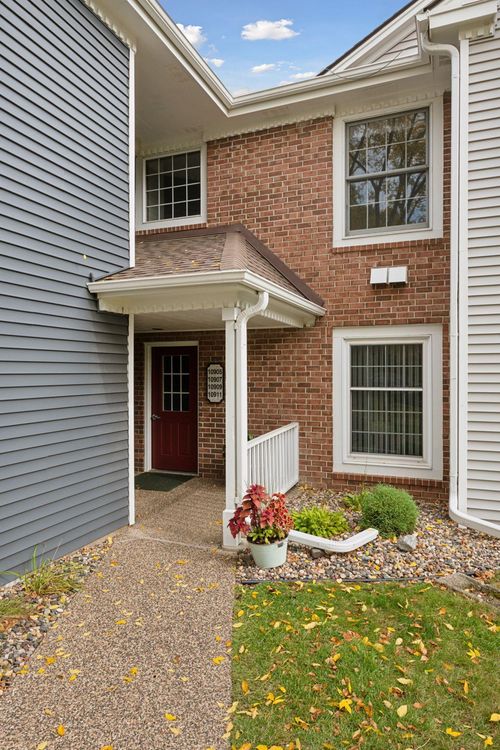 10907 Rhode Island Ave S, Bloomington, MN, 55438-2381 | Card Image