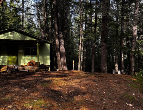 140 Draper Valley Rd, Selma, OR, 97538-9401 | Card Image