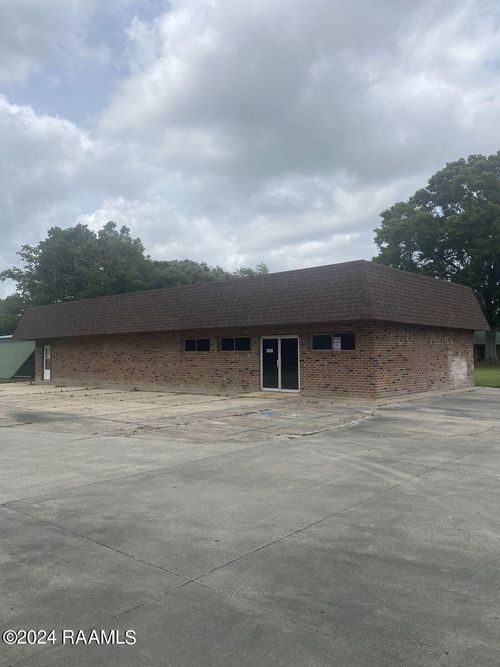 2005 Sugar Mill Rd, New Iberia, LA, 70563-8651 | Card Image