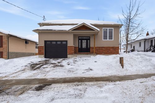 152 Bay St, Trenton, ON, K8V1H8 | Card Image