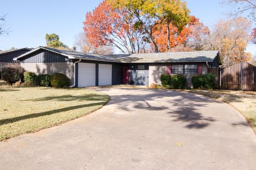 241 Hedgerow Ln, Lewisville, TX, 75057-2204 | Card Image