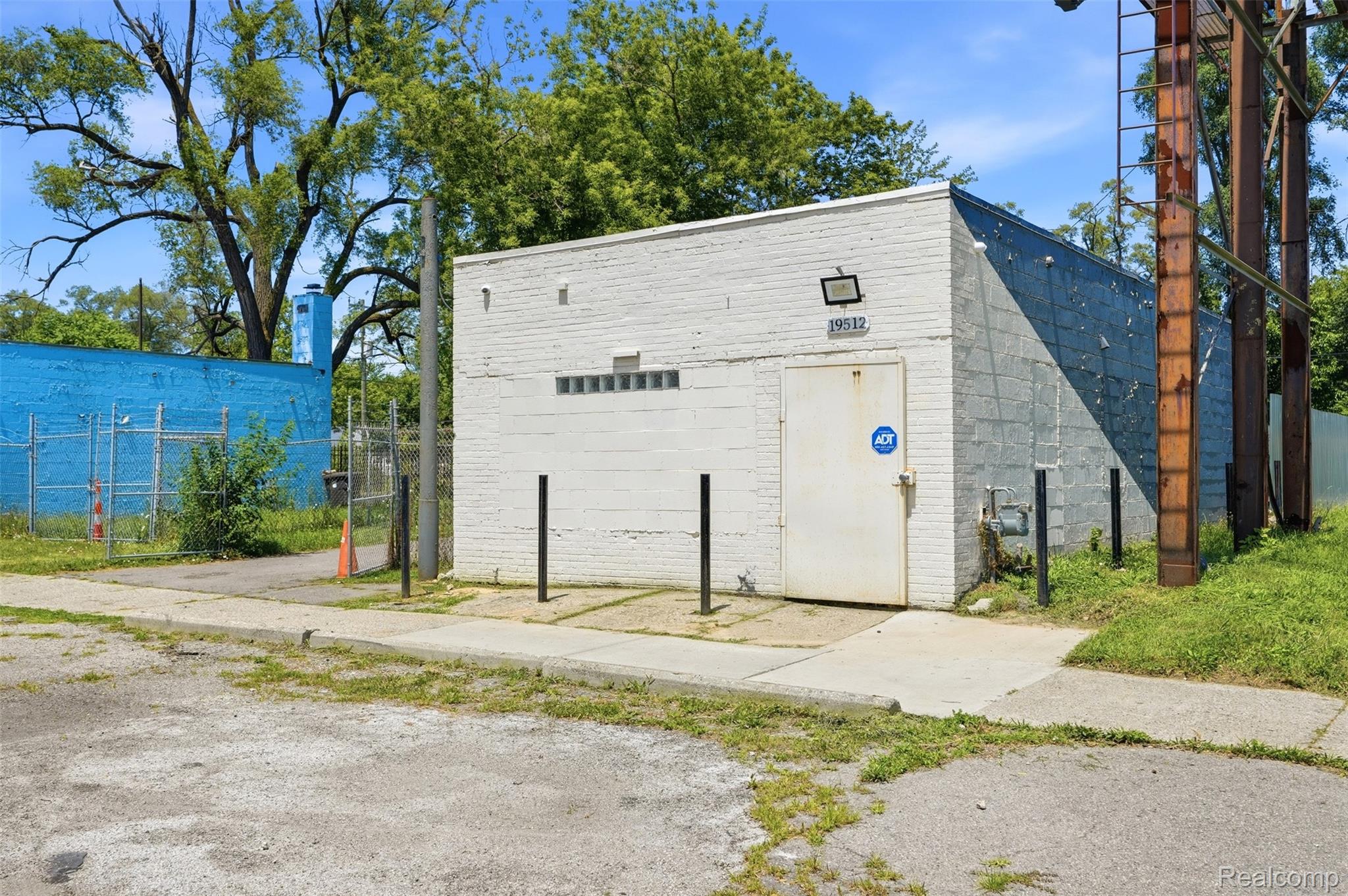 19512 Schoolcraft, Detroit, MI 48223