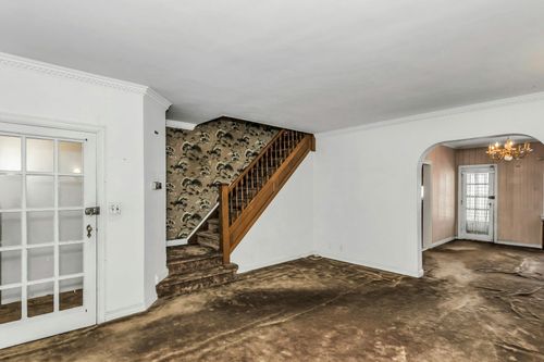 32 77th St, East Elmhurst, NY, 11370-1810 | Card Image