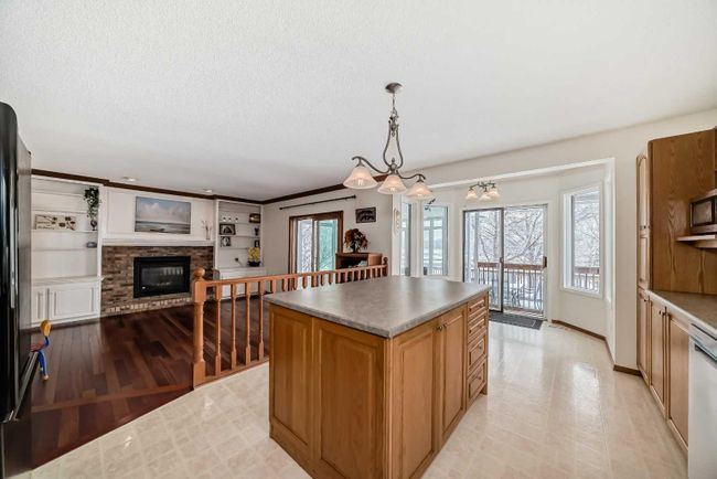 240 Deer River Place Se, Home with 4 bedrooms, 3 bathrooms and 4 parking in Calgary AB | Image 8