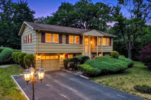 9 Ricker Rd, Newfoundland, NJ, 07435-1431 | Card Image